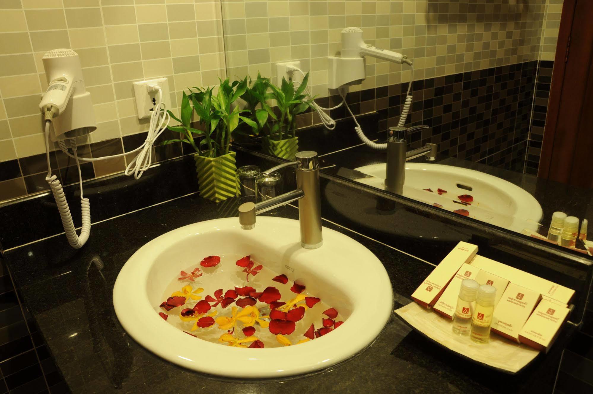 V N E Hotel بنوم بنه المظهر الخارجي الصورة