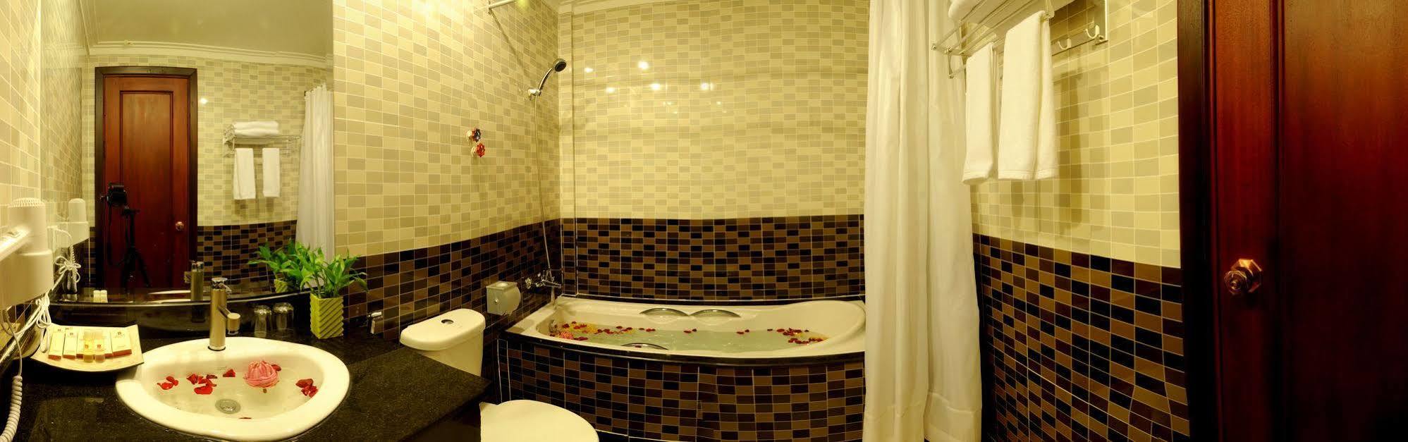 V N E Hotel بنوم بنه المظهر الخارجي الصورة
