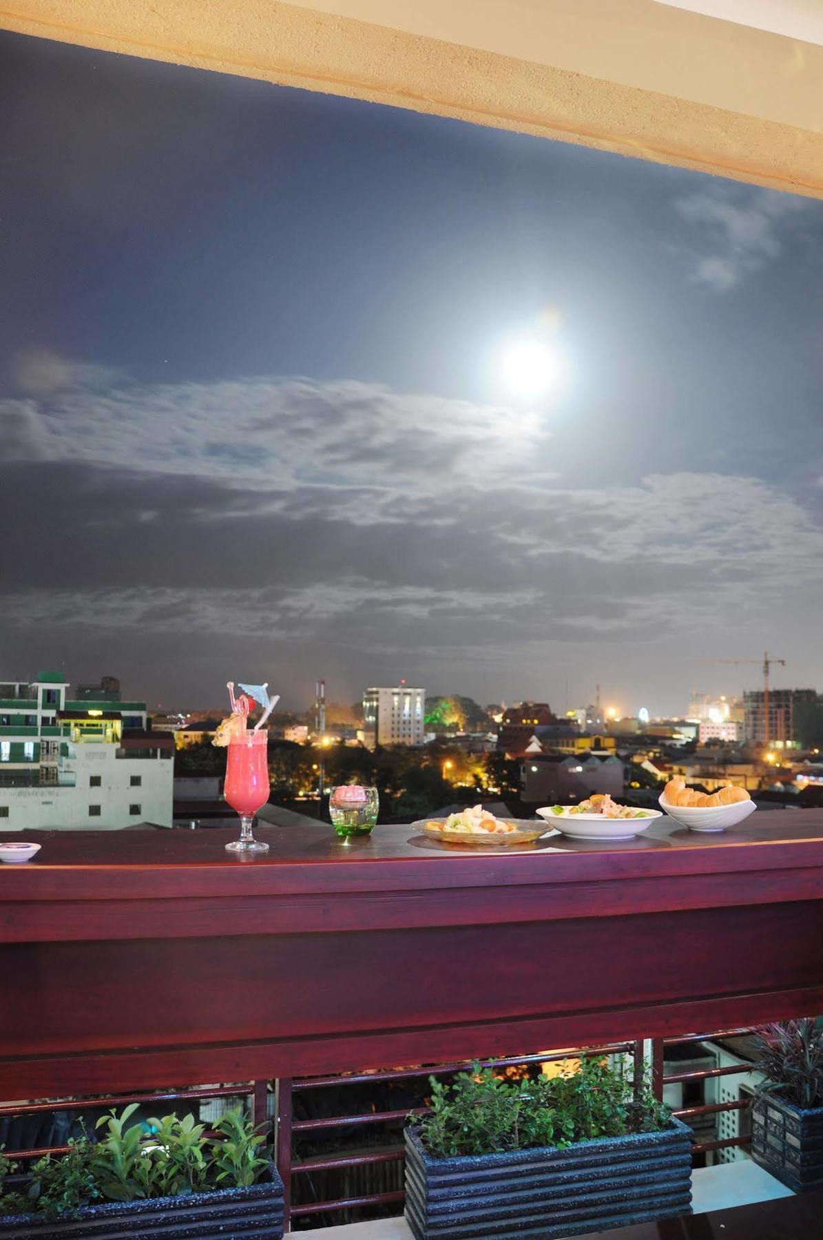 V N E Hotel بنوم بنه المظهر الخارجي الصورة